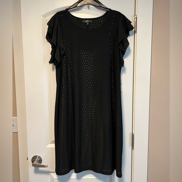 GNW Dresses & Skirts - ***GNW Women's Plus Eyelet Ruffle Sleeve Shift Dress